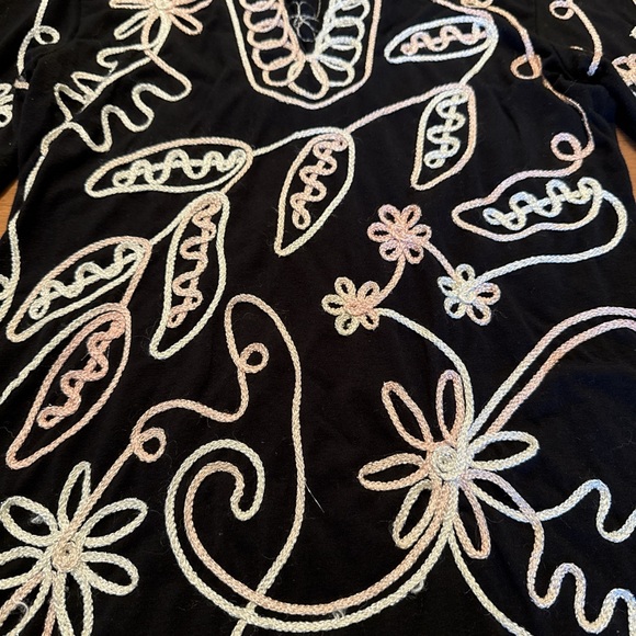 Size Small Once Again Embroidered Black Beige Tunic Top 3/4 Sleeve V-Neck EUC - Picture 6 of 8